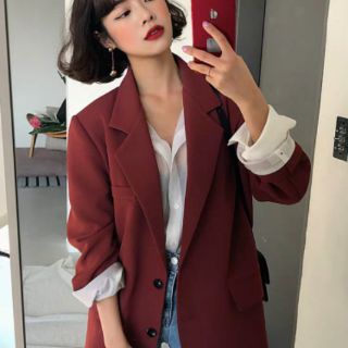 Blazer đỏ đô lót trắng