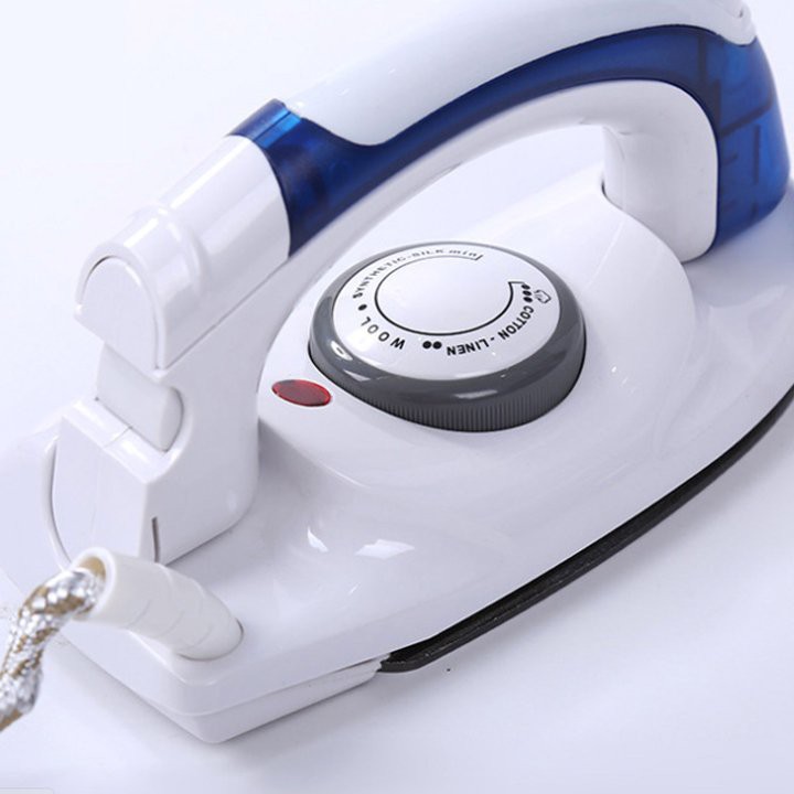 Bàn là ủi hơi nước mini du lịch cầm tay tiện dụng TRAVEL IRON Tiết kiệm điện năng, an toàn khi sử dụng