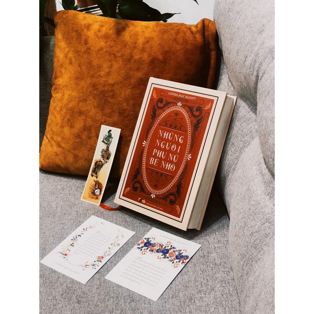 Sách Những Người Phụ Nữ Bé Nhỏ - Phiên Bản Bìa Cứng Phổ Thông - Tặng Kèm Bookmark + 2 Postcard Tranh Màu