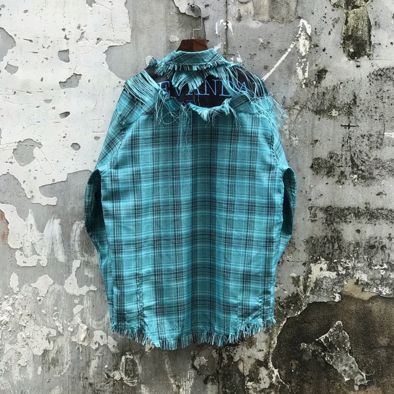 ÁO SƠMI “TVD SỌC RÁCH VAI TUA RUA VẢI”