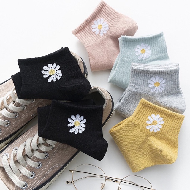 Set 10 đôi tất Hoa Cúc Hot Trend kèm túi rút xịn sò