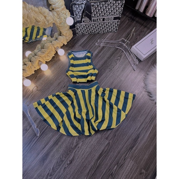 Set Bộ Sọc To Áo 3 Lỗ Croptop Kèm Váy Xoè Bồng