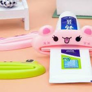 Dụng cụ nặn kem đánh răng