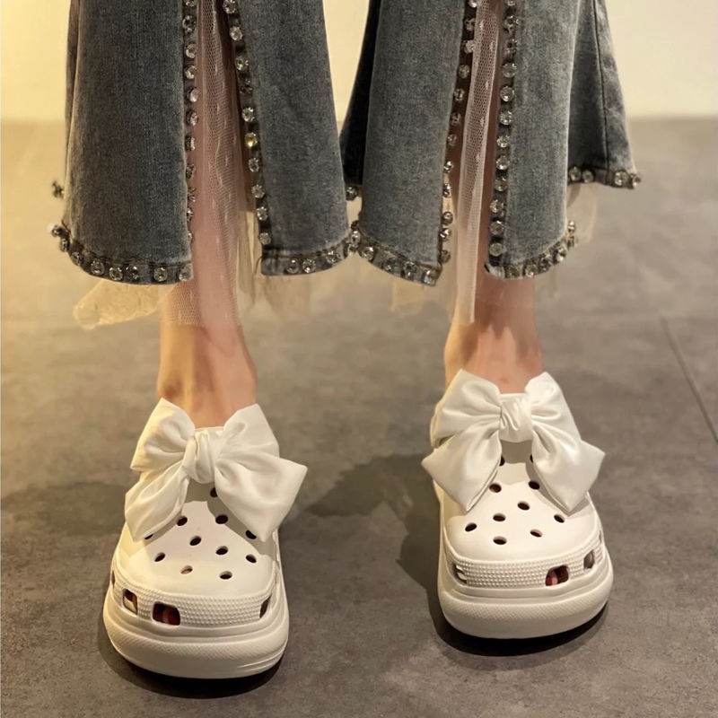 （Không phải giày）2022 Cho NữXăng đan Crocs  Phối Dây Xích Thời Trang