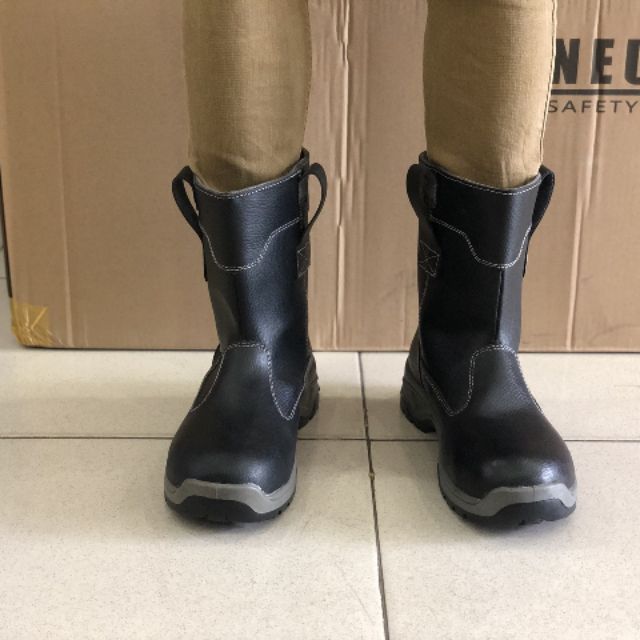 Ủng da neukings còn sz 42, sz,43