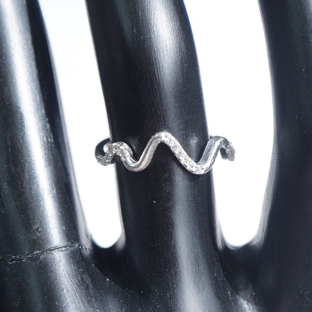 Nhẫn bạc nữ vương miệng sóng âm QMJ - Q807