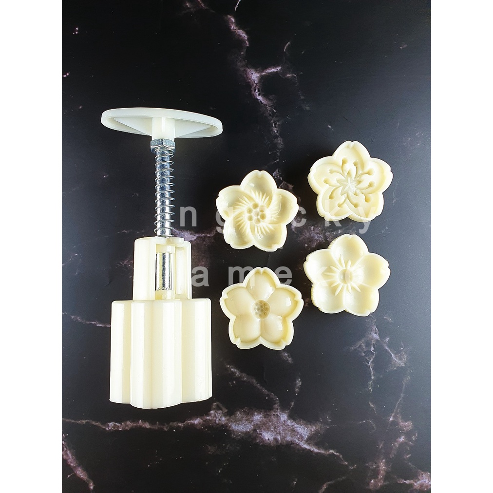 NQ50-025 - KHUÔN LÒ XO BÁNH TRUNG THU / BÁNH DỨA  HÌNH HOA MẬN 5 CÁNH 50G