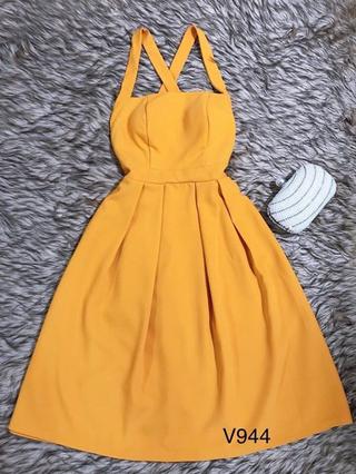 VÁY XOÈ VÀNG HỞ LƯNG