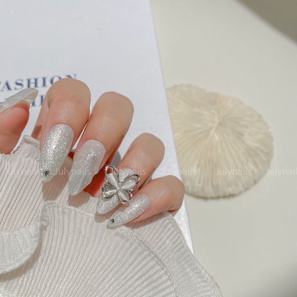 Móng úp thiết kế nb170 mắt mèo cô dâu đính charm sang chảnh julynails.vn