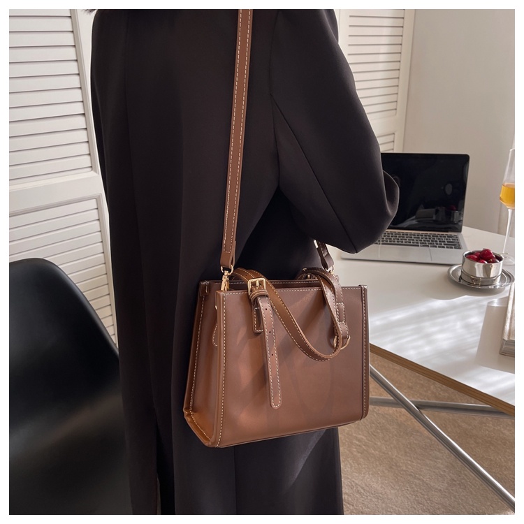 Túi đeo chéo, đeo vai da trơn phối viền - Hàng loại 1 - TB.Store HD173 22x18x10 cm