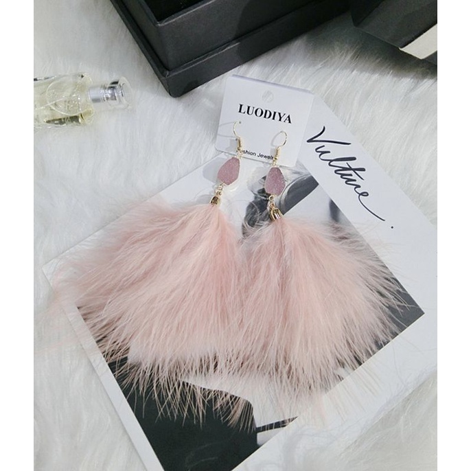 Khuyên tai dáng dài đính lông vũ màu hồng thời trang cho nữ