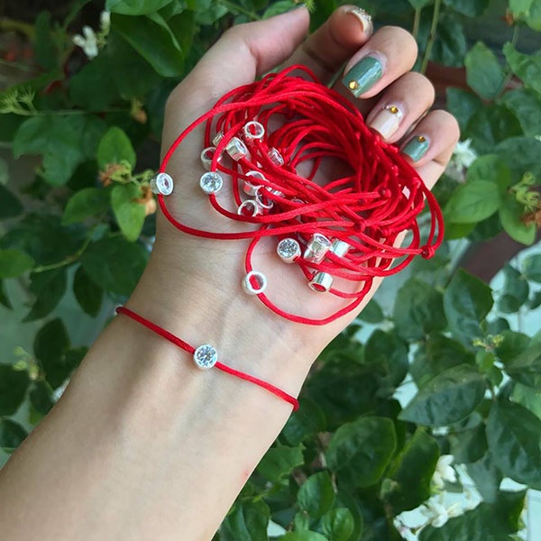 (Quà tặng) Vòng đeo tay chỉ màu đỏ may mắn random mặt dây