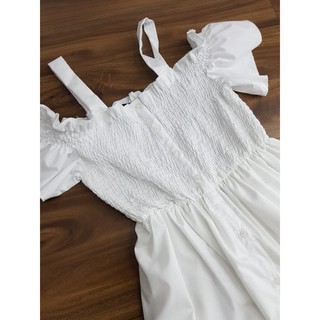 Đầm Zara trắng bẹt vai