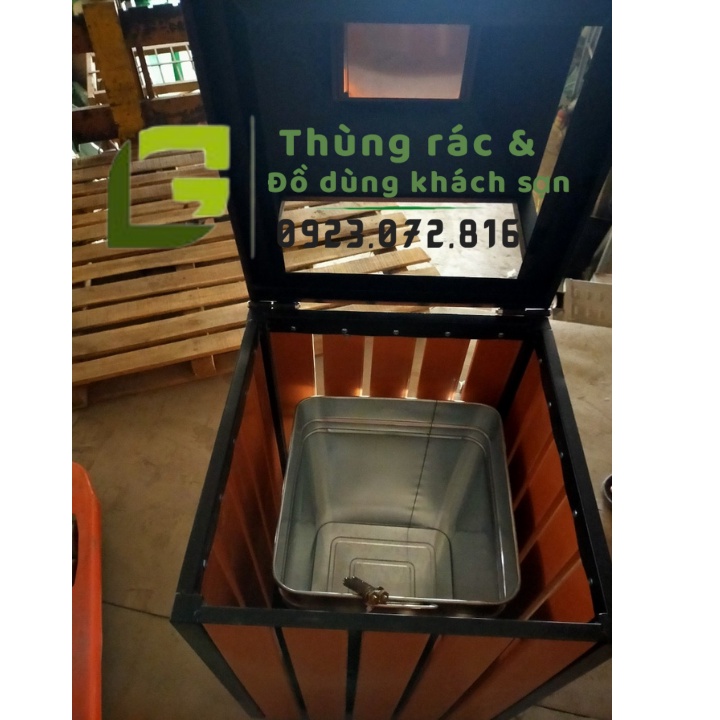 Thùng rác vuông ngoài trời giả gỗ