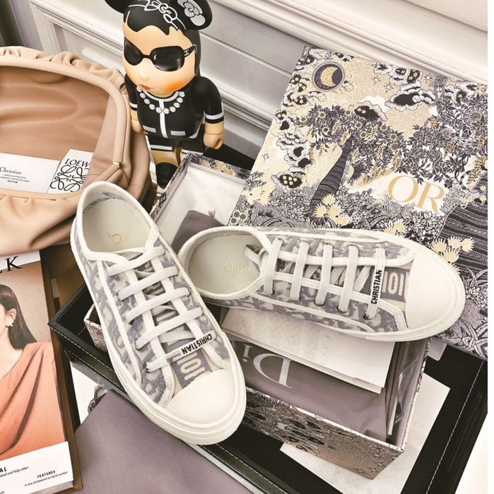 Giày SNEAKER Màu Xám Thiết Kế Mới Năng Động Thời Trang