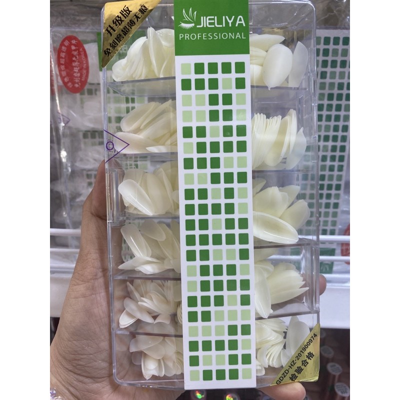 Móng úp oran  nhọn ngắn