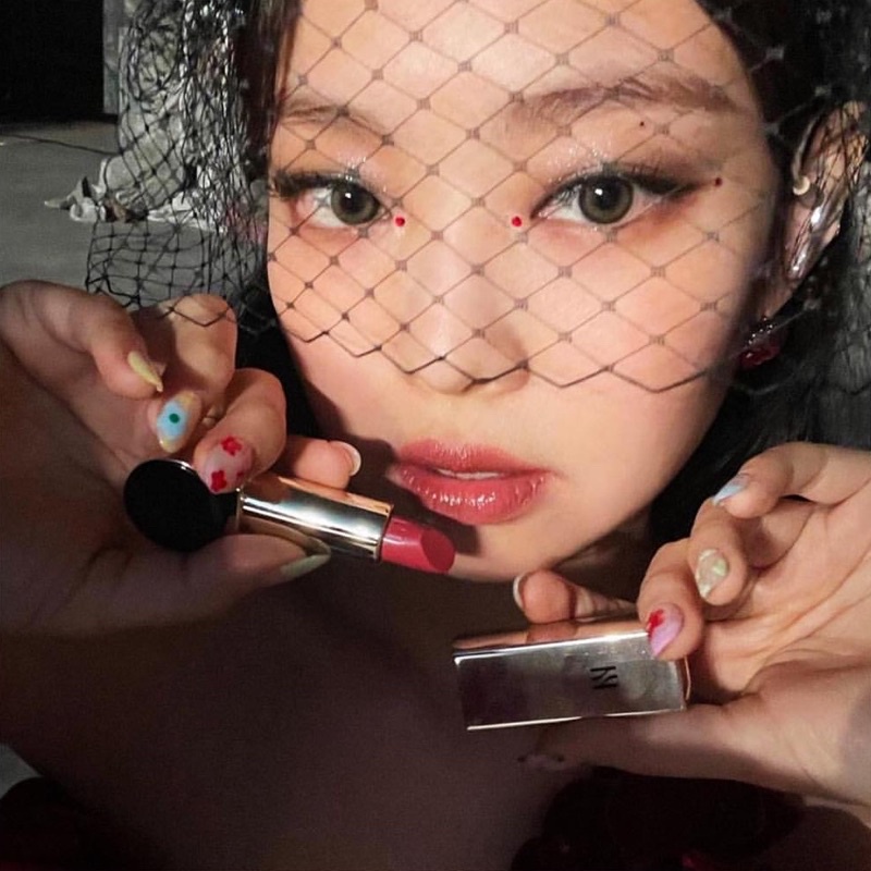 Móng úp tiện lợi hoạ tiết Jennie Black Pink