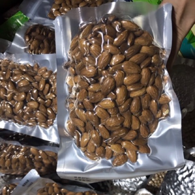 Hạnh nhân sống nhập khẩu