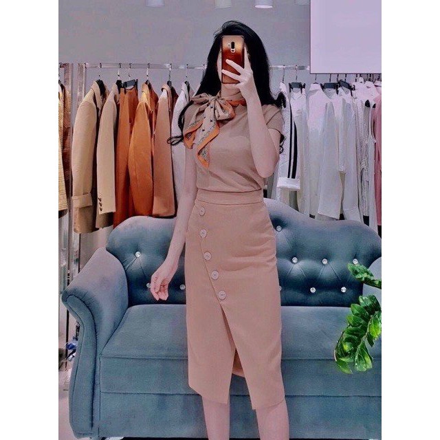 Chân váy bút chì xẻ bên sườn - Chân váy công sở dáng bút chì phối khuy - Chất liệu mềm mịn, không nhăn nhàu - LỖI 1 ĐỔI1 | BigBuy360 - bigbuy360.vn