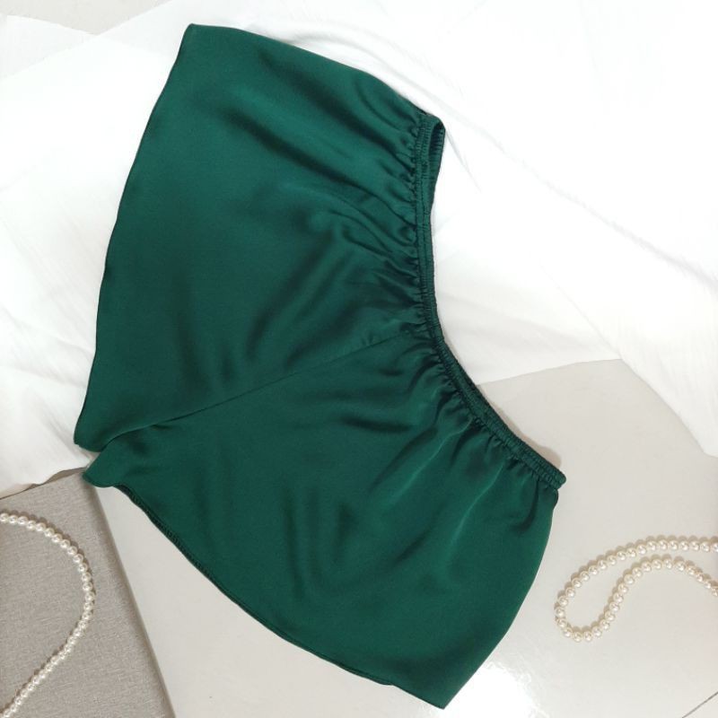 Quần đùi lụa Satin cao cấp vạt chéo xinh xắn. Đơn 50k miễn phí ship tối đa 20k. Đơn 300k miễn phí ship tối đa 70k | BigBuy360 - bigbuy360.vn