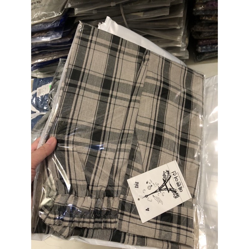 Quần sọc caro kéo khoá trước lưng thun sau