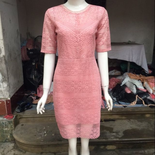 Đầm ren body màu hồng