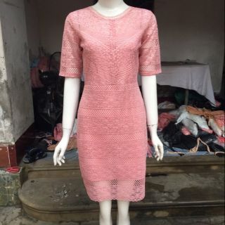 Đầm ren body màu hồng