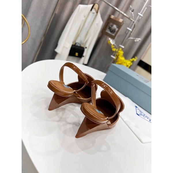 Giày cao gót 6.5cm hở gót mũi nhọn da thật có 5 màu thương hiệu Prada mẫu mới 2022 cao cấp