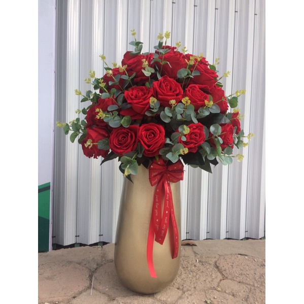 Bình hoa hồng nhung to