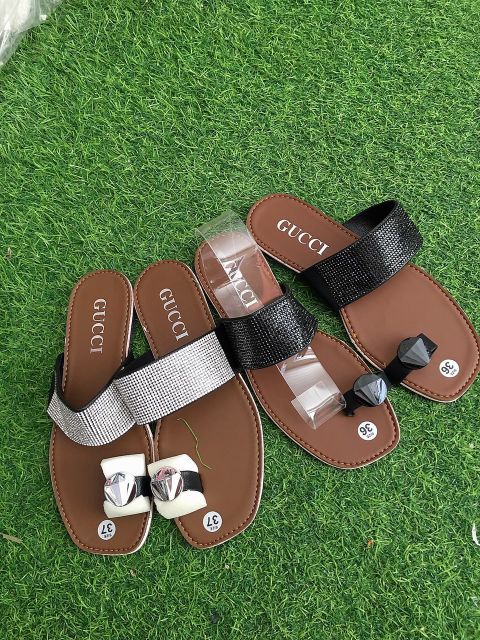 (Mẫu hót.ảnh thât) Giày dép xỏ ngón khuy đá sang chảnh