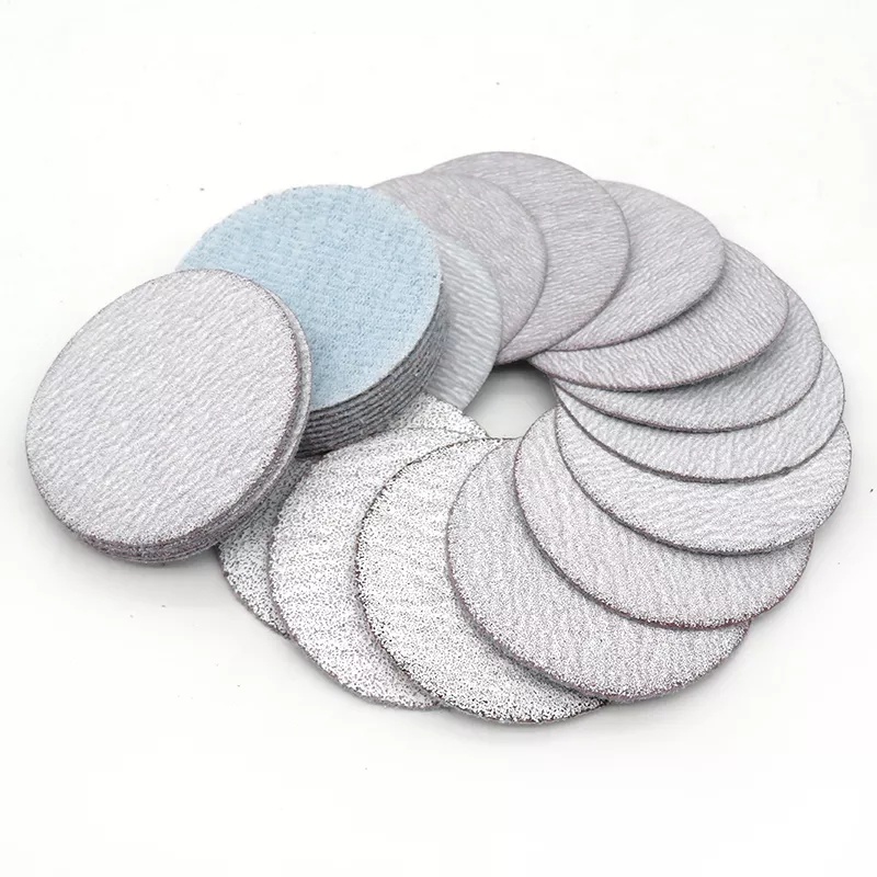 Giấy nhám tròn 125mm, bề mặt sản phẩm có lớp phủ stearate