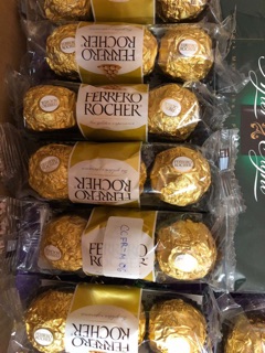 Kẹo sô cô la hiệu Ferrero Rocher