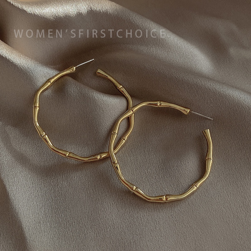 Khuyên Tai Nữ Trang Tạo Hình Độc Đáo