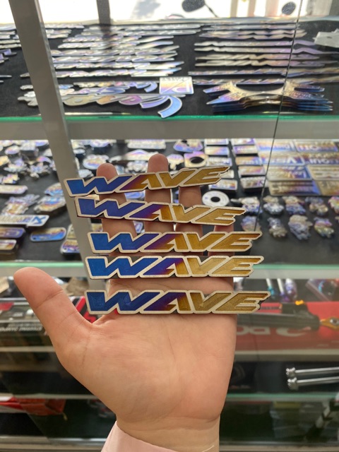 Chữ Wave Titan luôn keo 3M dán mọi nơi