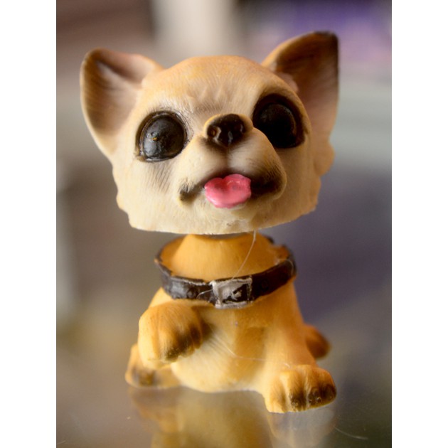 Một tượng chó lò xo lắc đầu để xe hơi ngộ nghĩnh(giá một tượng)