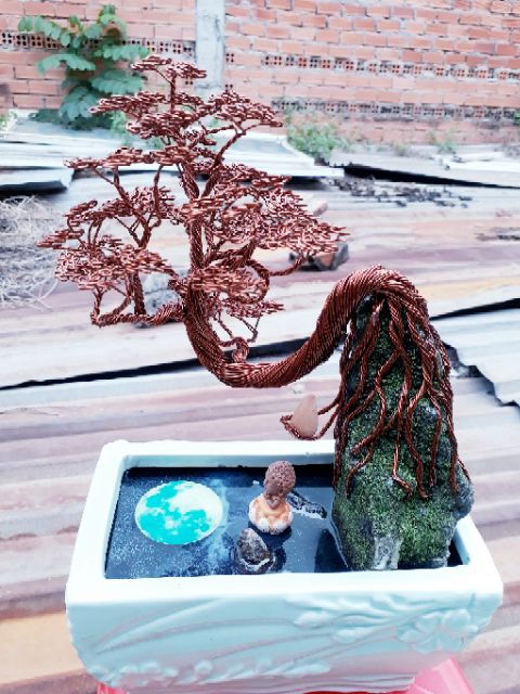 Cây bonsai handmade bằng dây đồng.