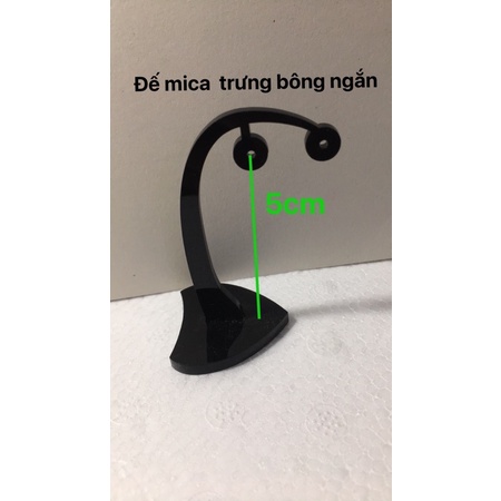 Đế mica trưng bông tai cao 6cm , chỉ trưng được bông tai. ngắn