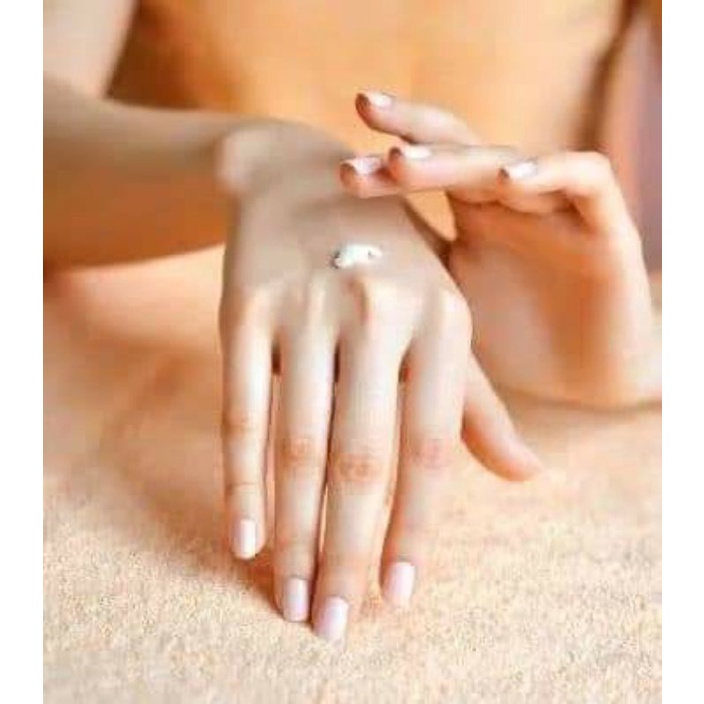 Kem dưỡng da tay và móng Vaseline Intensive Care Healthy Hands and Nails Thái Lan 85ml