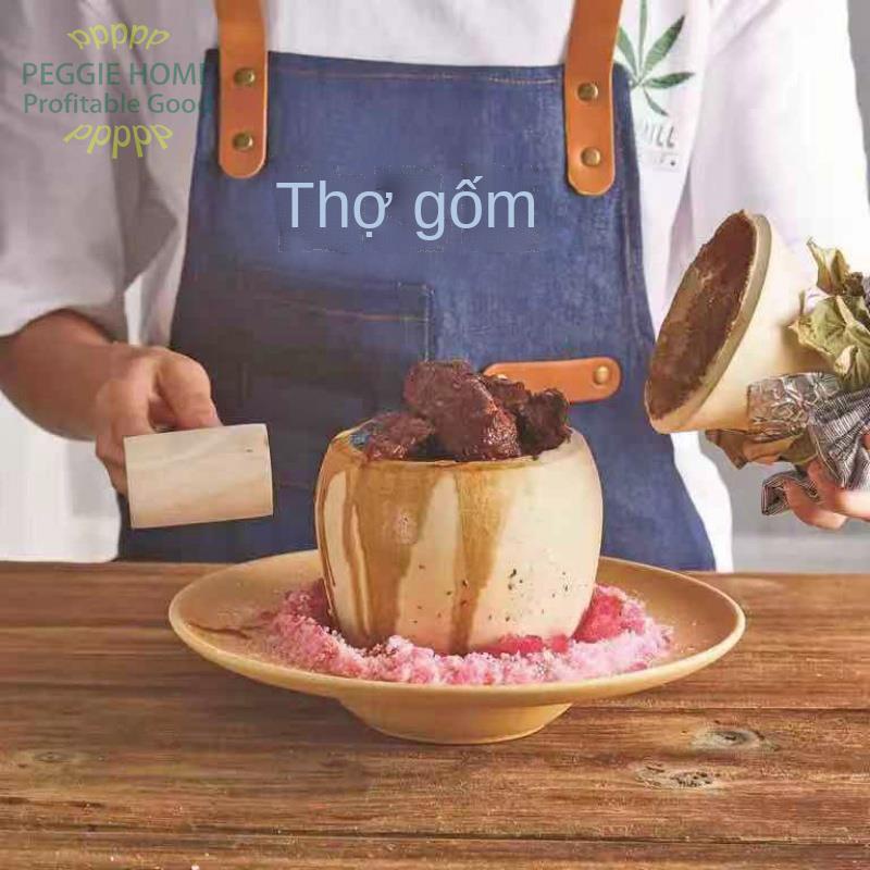 PEGGIEHOMENồi đất, Quan niệm nghệ thuật, Món ăn sáng tạo, Bộ đồ ăn, Tính cách khách sạn, Nhà trang trại, Đĩa lẩu gà rán