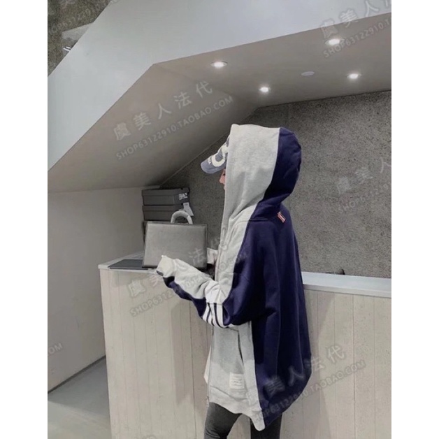 Áo khoác nỉ nữ thương hiệu Thom Browne thiết kế hai mặt hai màu khác nhau
