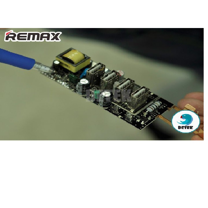 Ổ cắm điện đa năng tích hợp 4 cổng USB Remax RU - S2