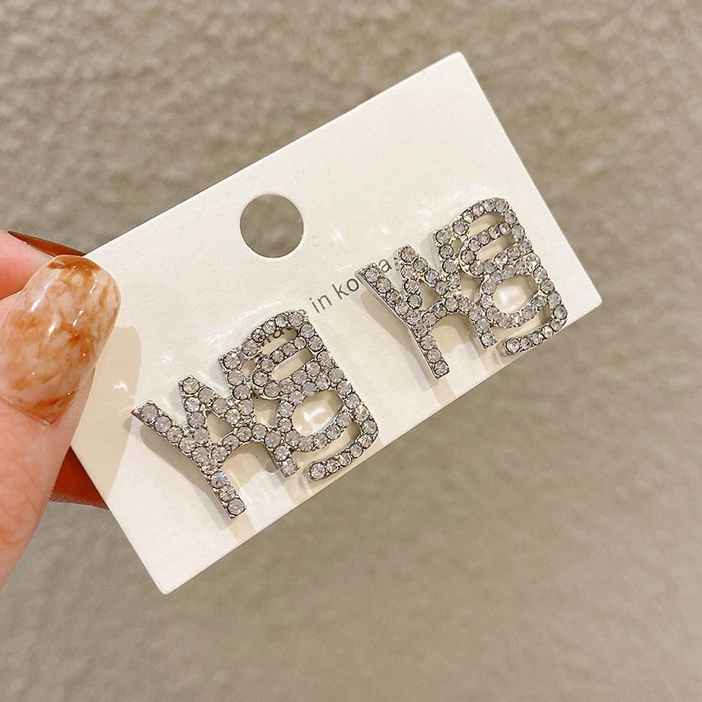 Khuyên tai nữ đính đá tạo hình thời trang độc đáo