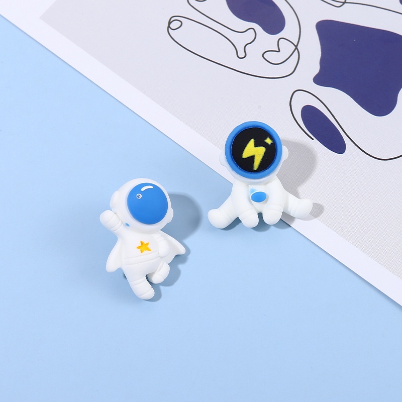 Huy hiệu cài áo hình phi hành gia/ tên lửa/ hành tinh QIHE JEWELRY làm quà tặng cho bạn bè