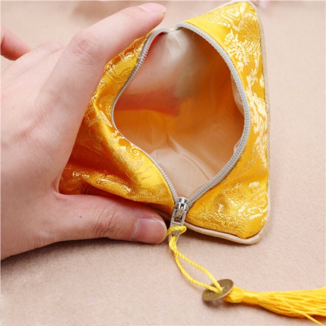 Túi gấm lụa vuông thêu họa tiết nhiều màu kèm đồng xu cổ - MH84