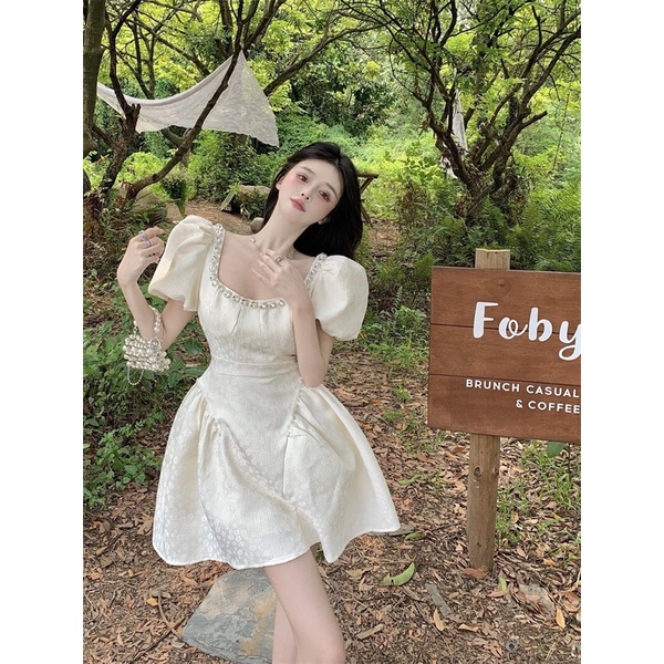Đầm Váy Liền Ngắn Nữ Thiết Kế Dáng Xoè Công Chúa Đính Đá Ở Cổ Phong Cách Tiểu Thư Màu Trắng Hàng Quảng Châu Cao Cấp
