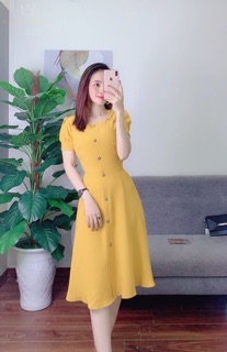 Đầm xoè cổ vuông