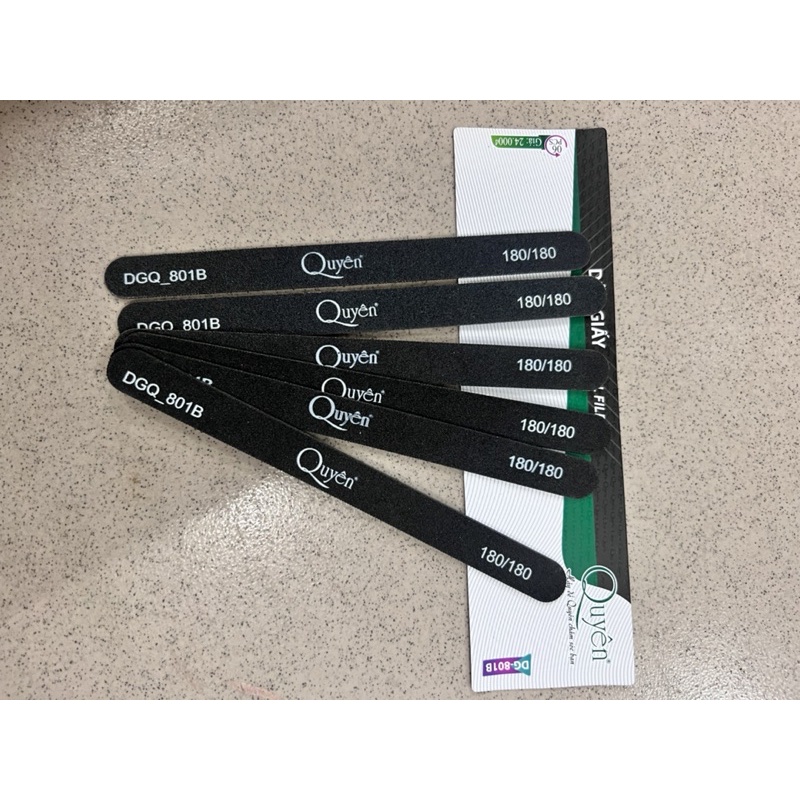 Dũa móng tay quyên chất liệu  giấy nhám  loại tốt  ,dũa được móng giả  shop có bán lẻ 1 cây