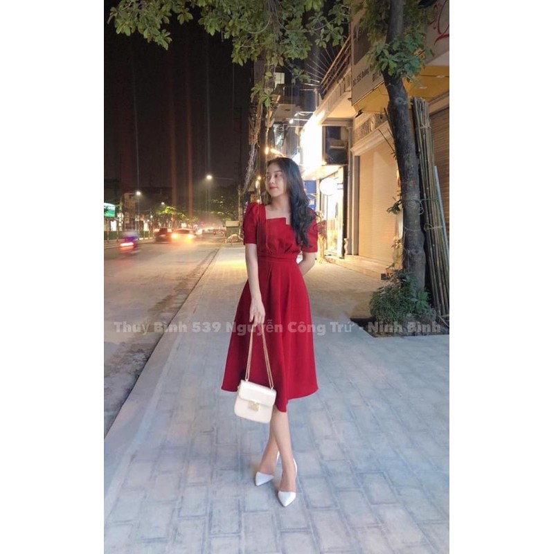 BÁN SỈ VÁY ĐAI LY EO XẾP LY NGỰC 2M TRẮNG ĐỎ CHO NỮ | BigBuy360 - bigbuy360.vn