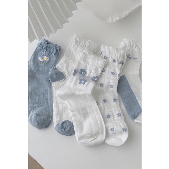 Set tất hoạ tiết trắng xanh