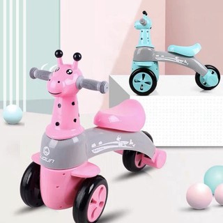 XE CHÒI CHÂN HƯƠU GẬT GÙ CÓ NHẠC VÀ ĐÈN NGỘ NGHĨNH CHO BÉ